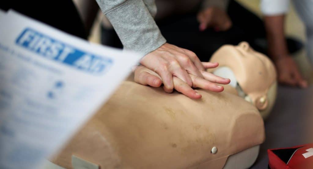 Header Reanimatie oefenen tijdens de BHV cursus, BHV certificaat opvragen bij de opleider